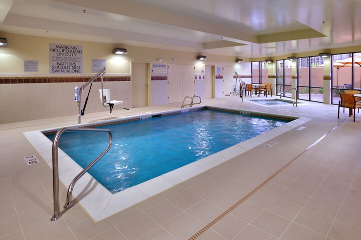 Indoor spa tub