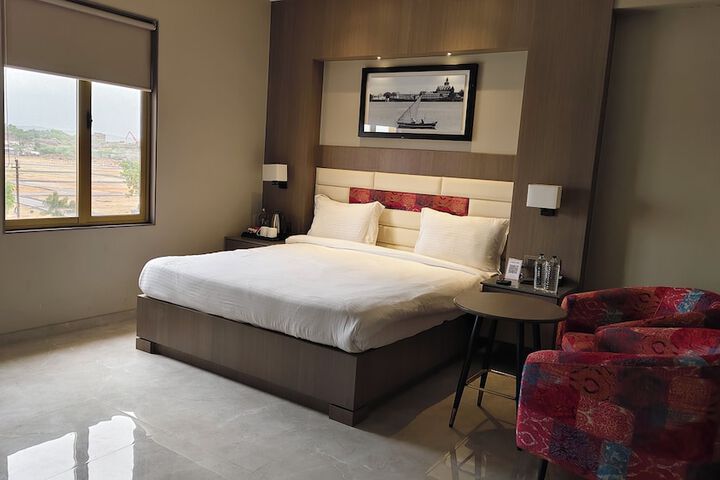 Room 4 of 25