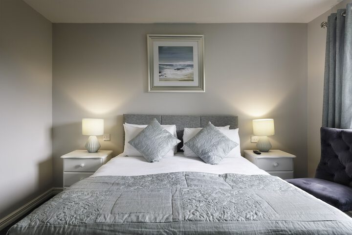 Room 9 of 16