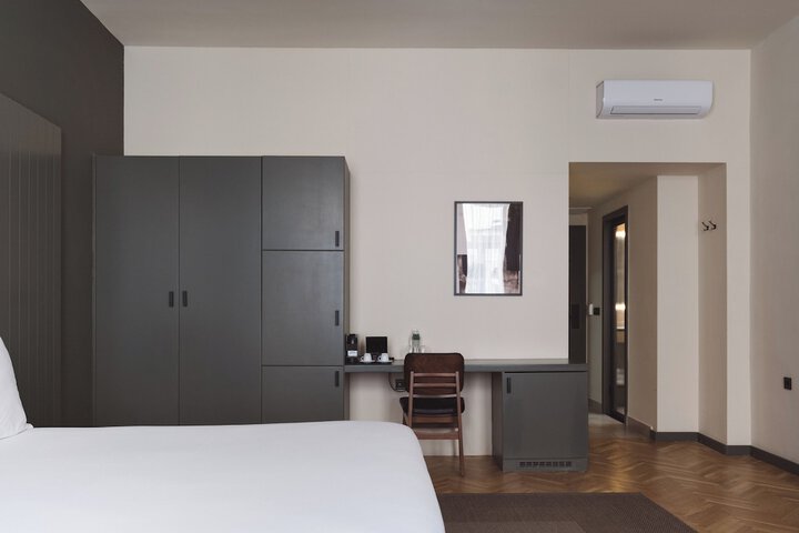 Room 40 of 81