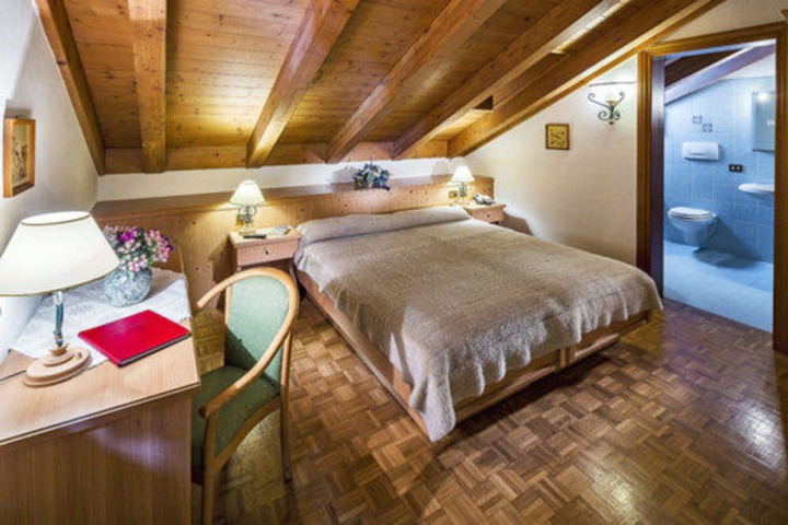 Room 13 of 24