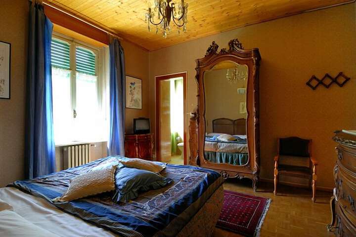 Room 2 of 18