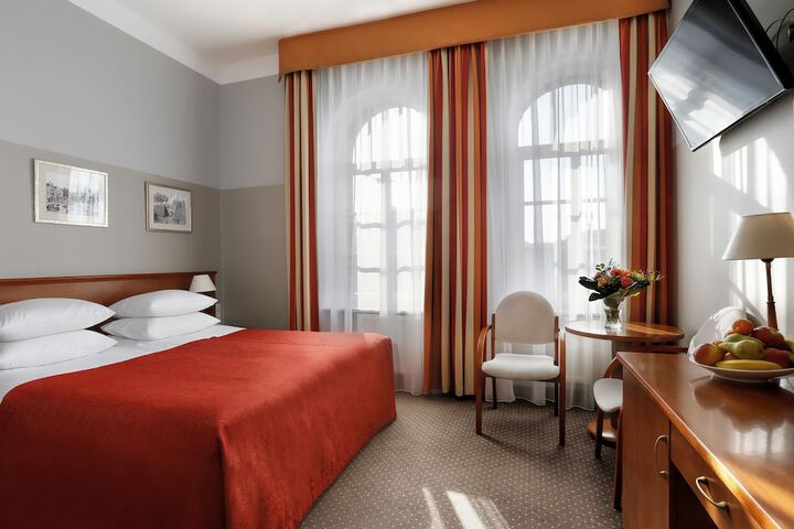 Room 6 of 42