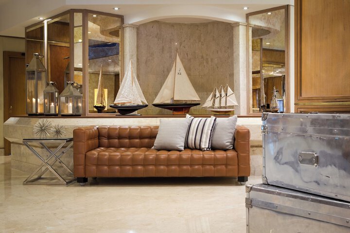 Entrance & Lobby
