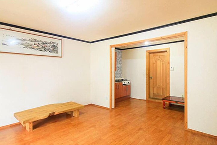 Room 13 of 22