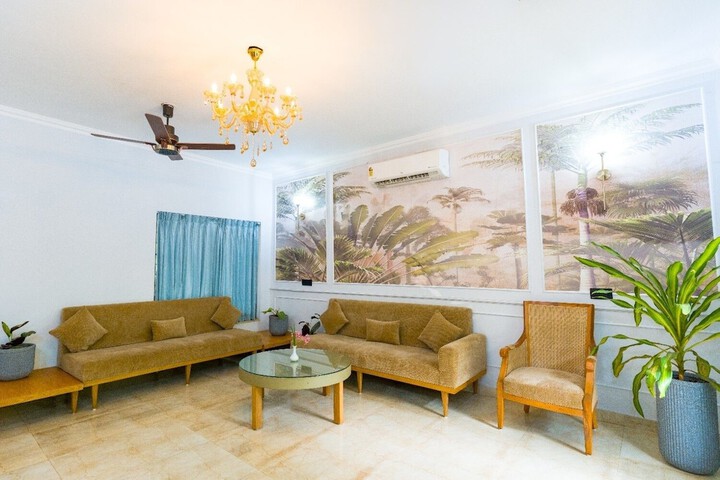 Room 17 of 28