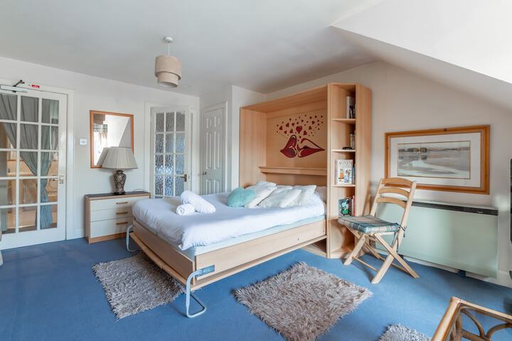 Room 4 of 75