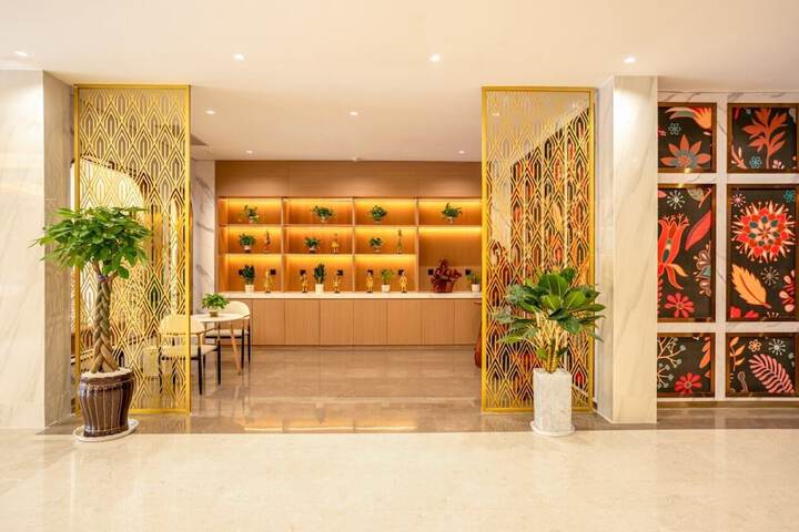 Hotel Interior 6 of 84