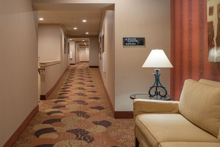 Ballroom/Hall 28 of 32