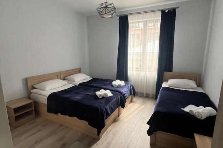 Room 2 of 72
