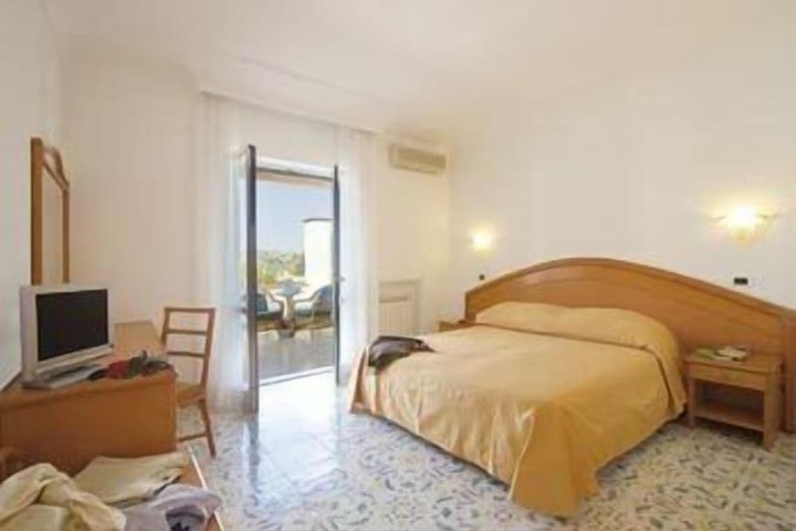Room 9 of 30