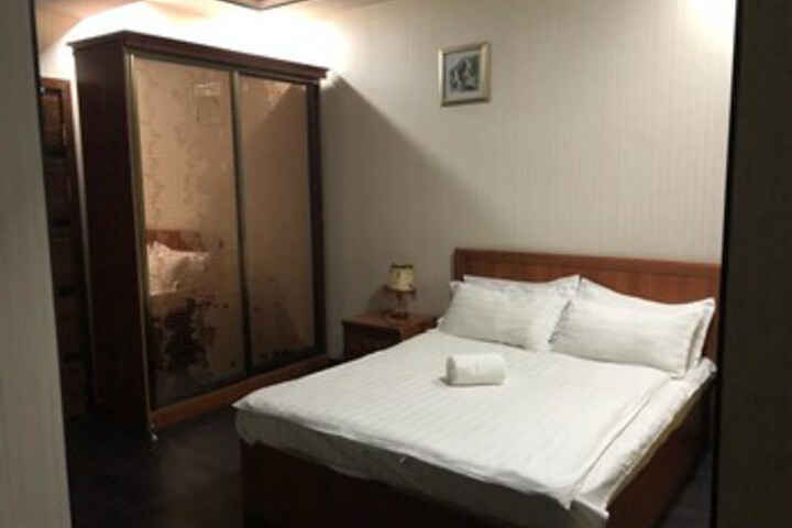 Room 10 of 19