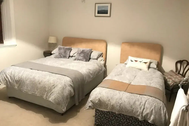 Room 4 of 18