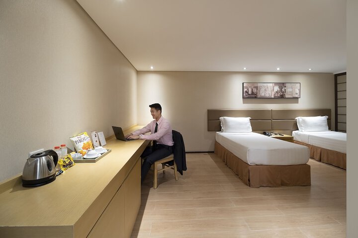 Room 14 of 63