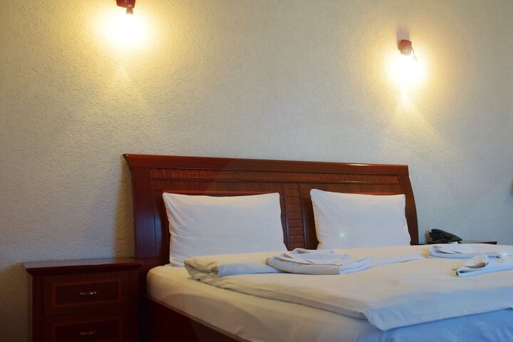 Room 10 of 84
