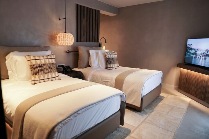 Room 15 of 205