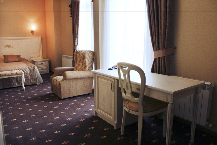 Room 4 of 42