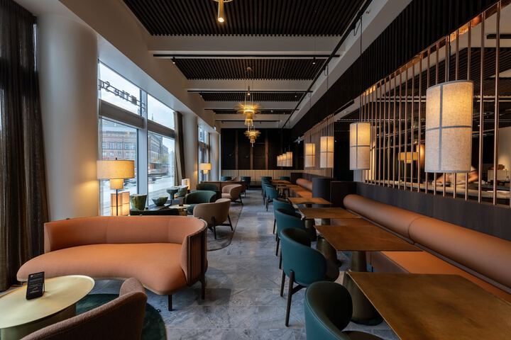 Lounge 69 of 78