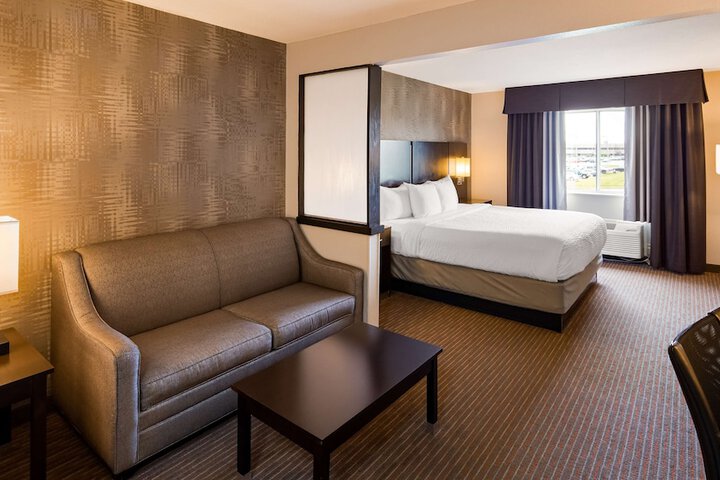 1 King Bed Pillowtop Microfridge 37in Led TV High Speed Full Breakfast (9 of 15)
