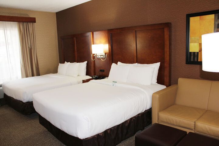 2 Queen Beds (2 of 20)