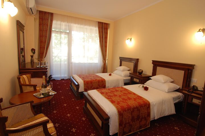 Room 5 of 44