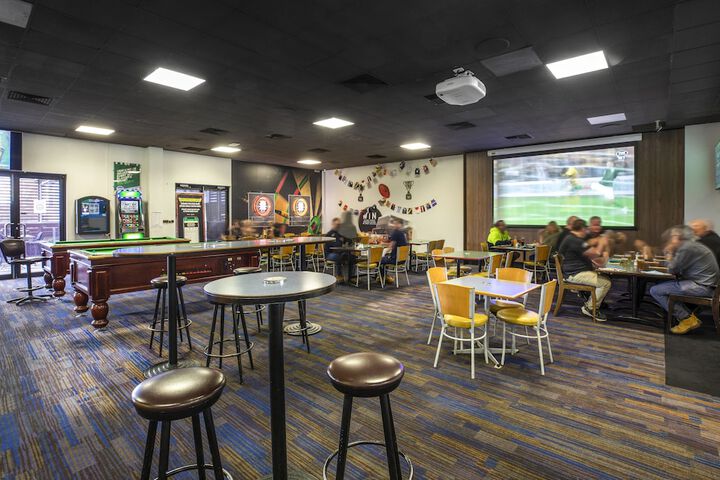 Lounge 22 of 25