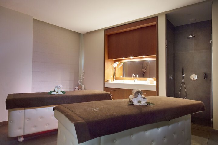 Room 53 of 64