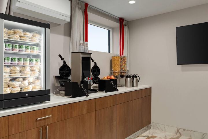 Breakfast/Coffee Service 31 of 34