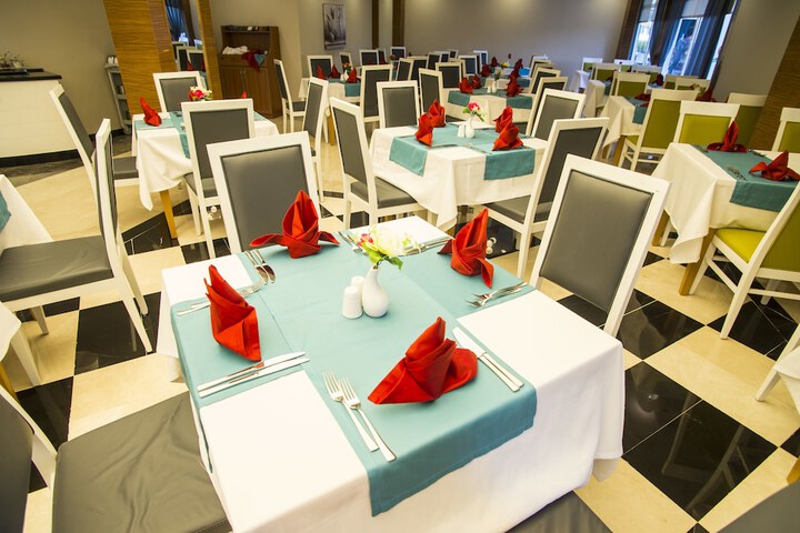 Dining 48 of 80