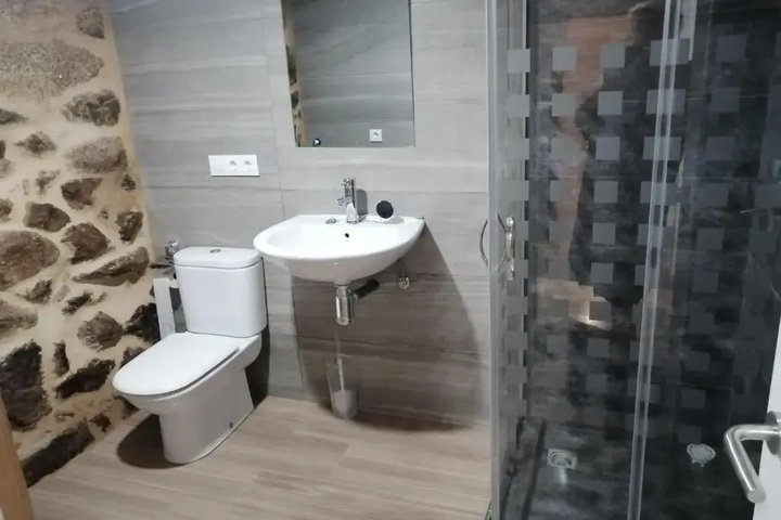 Room 8 of 18
