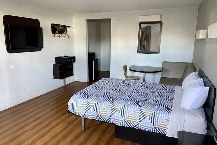 Room 16 of 52
