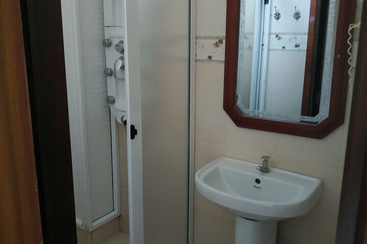 Room 32 of 47