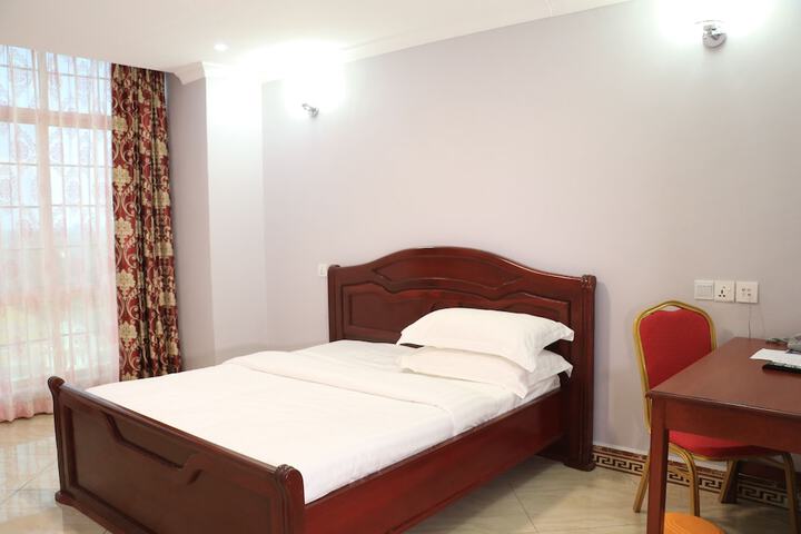 Room 12 of 40