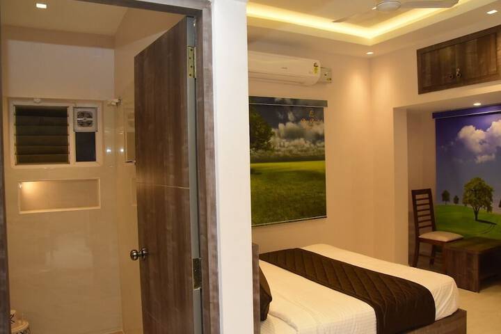 Room 12 of 17