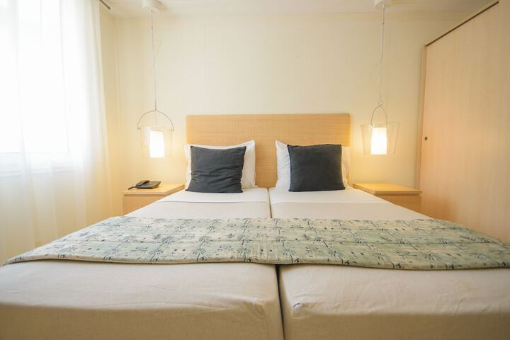 Room 22 of 102