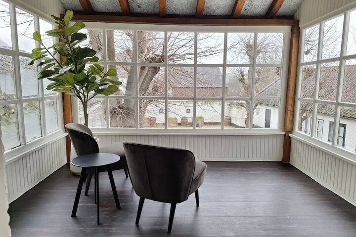 Room 8 of 32