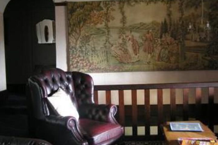 Room 6 of 10