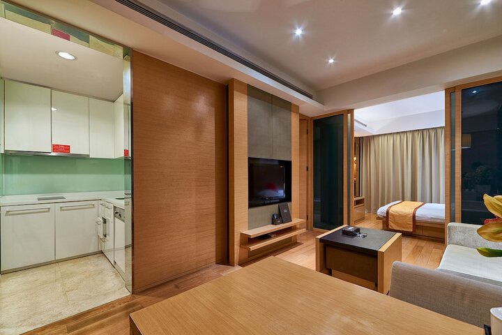 Room 10 of 76