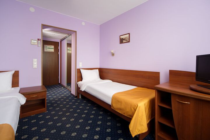 Room 27 of 49