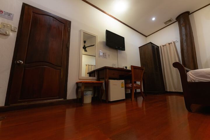 Room 16 of 28