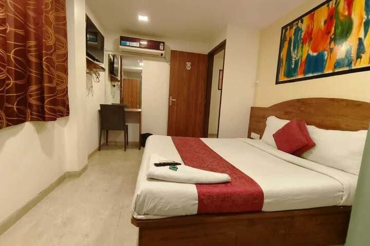 hotel beach crown juhu