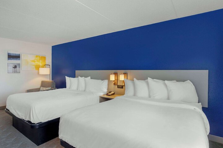 2 Queen Beds (10 of 10)