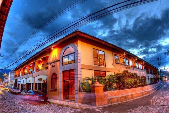 Plaza Magdalena Hotel