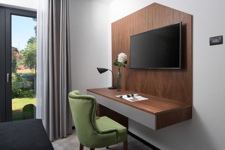 Room 14 of 33