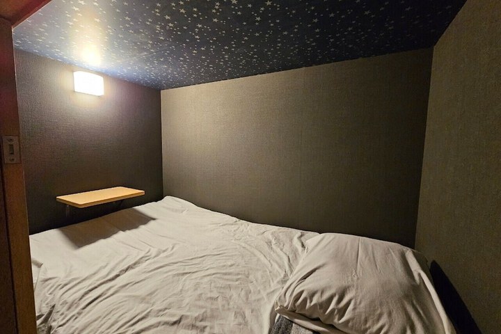 Room 4 of 7