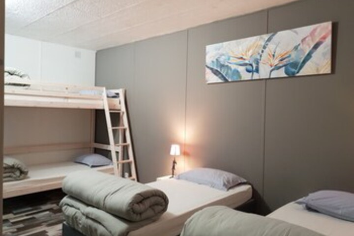 Room 9 of 16