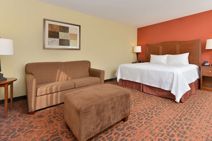 1 King Bed (2 of 18)
