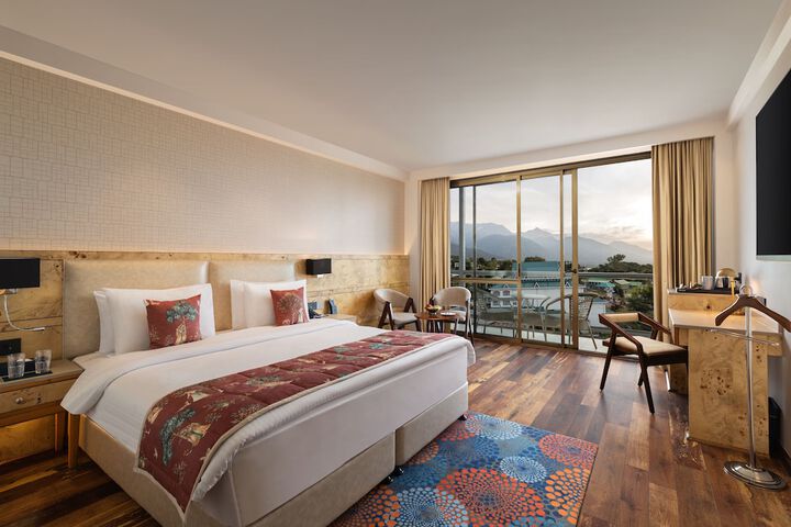 Room 4 of 32