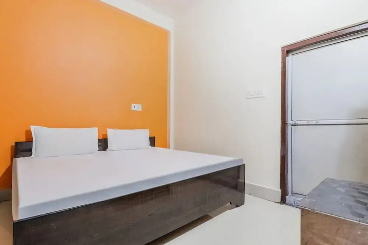 Room 4 of 10