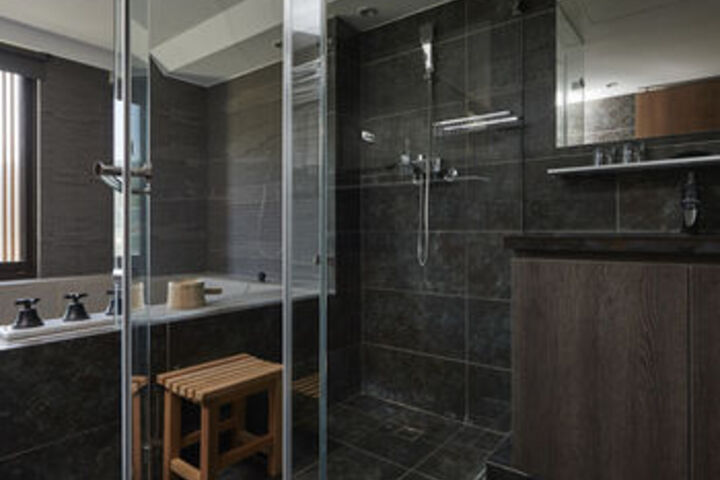 Room 5 of 28